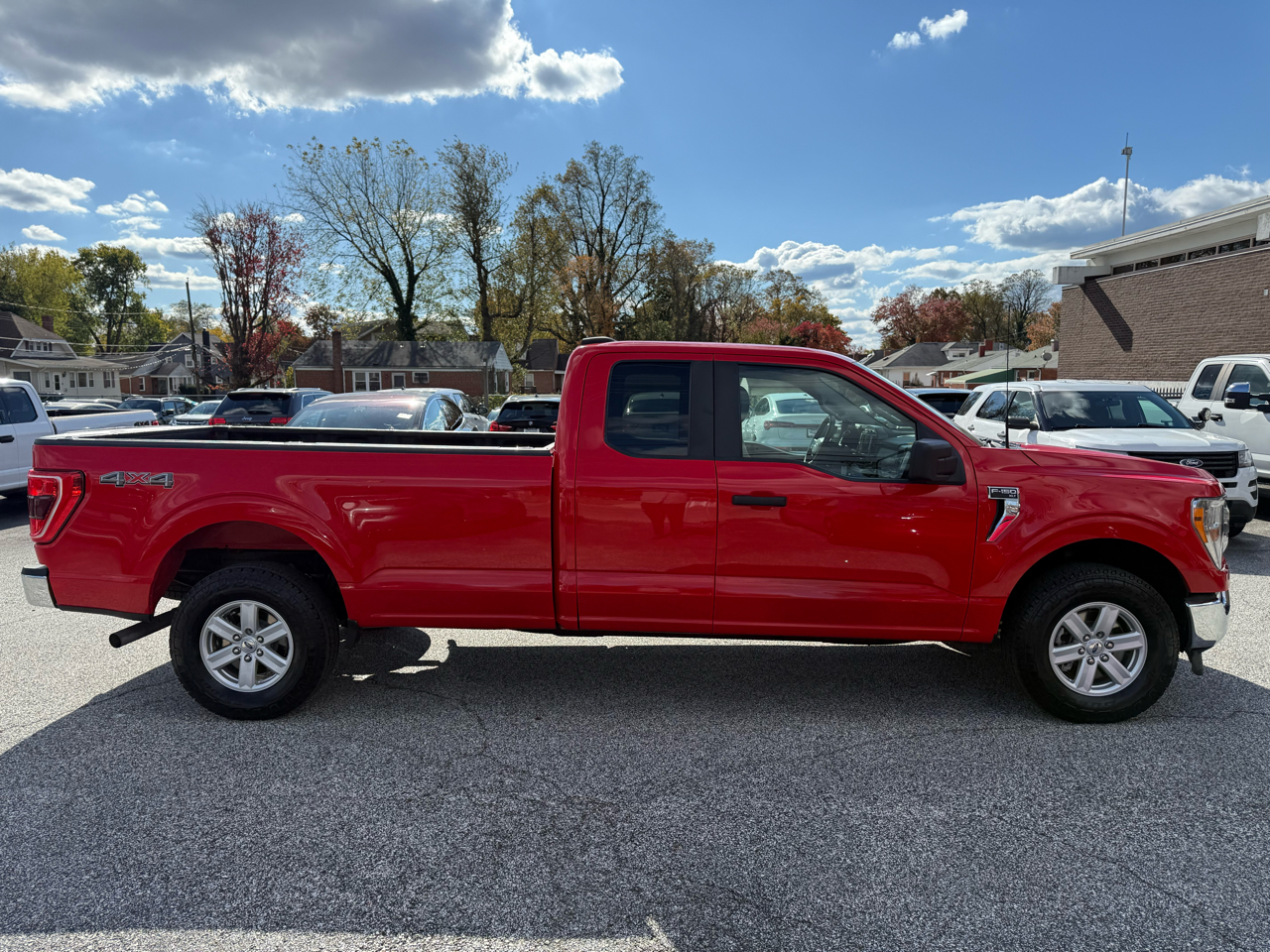 Ford F-150 XLT 4WD SuperCab 8' Box 2021 Ford F-150 XLT 4WD SuperCab 8' Box 2021