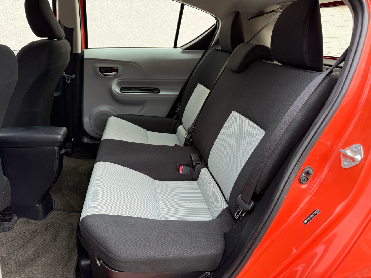 Toyota Prius c 5dr HB Three (Natl) 2014 Toyota Prius c 5dr HB Three (Natl) 2014