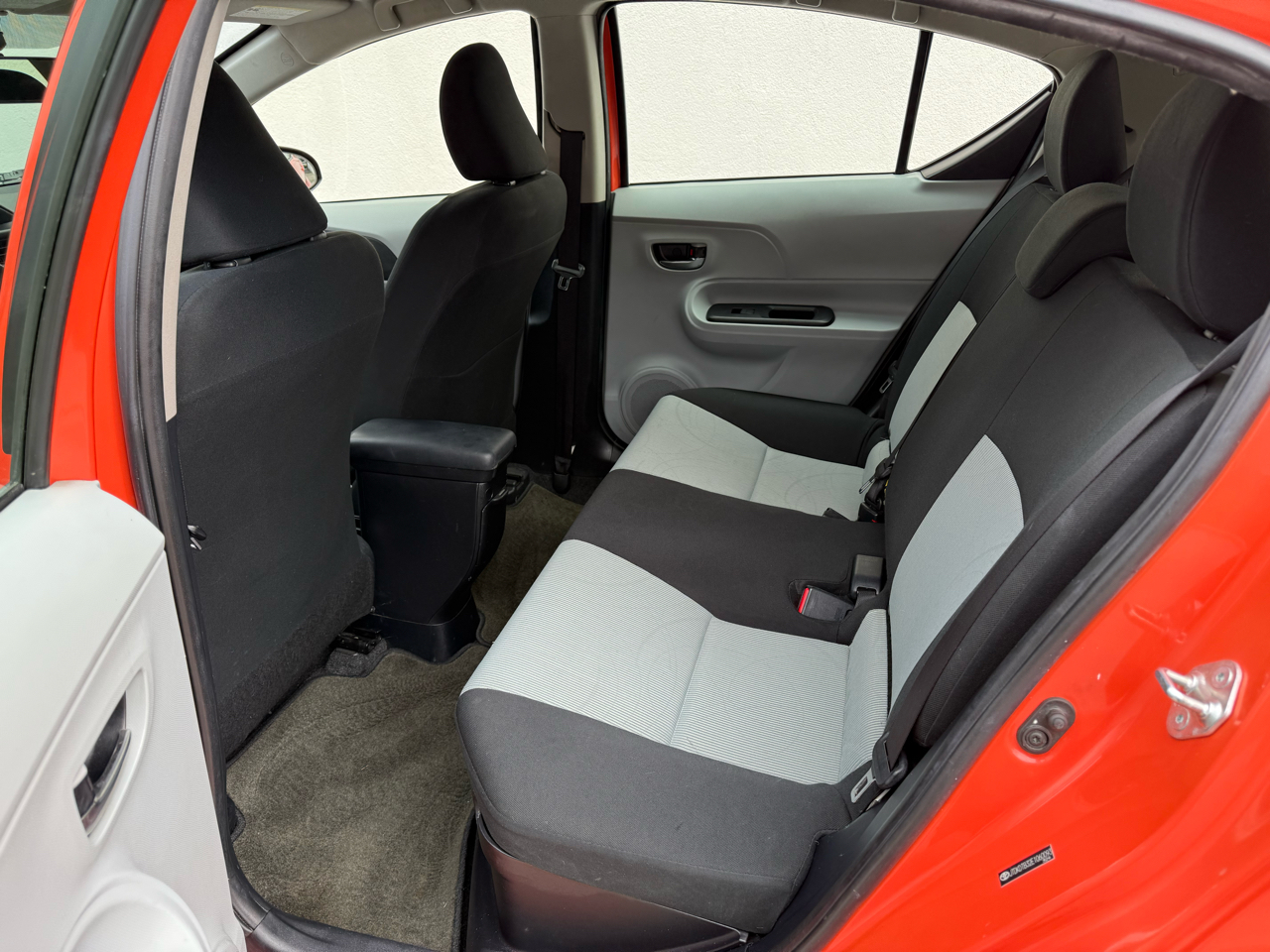 Toyota Prius c 5dr HB Three (Natl) 2014 Toyota Prius c 5dr HB Three (Natl) 2014