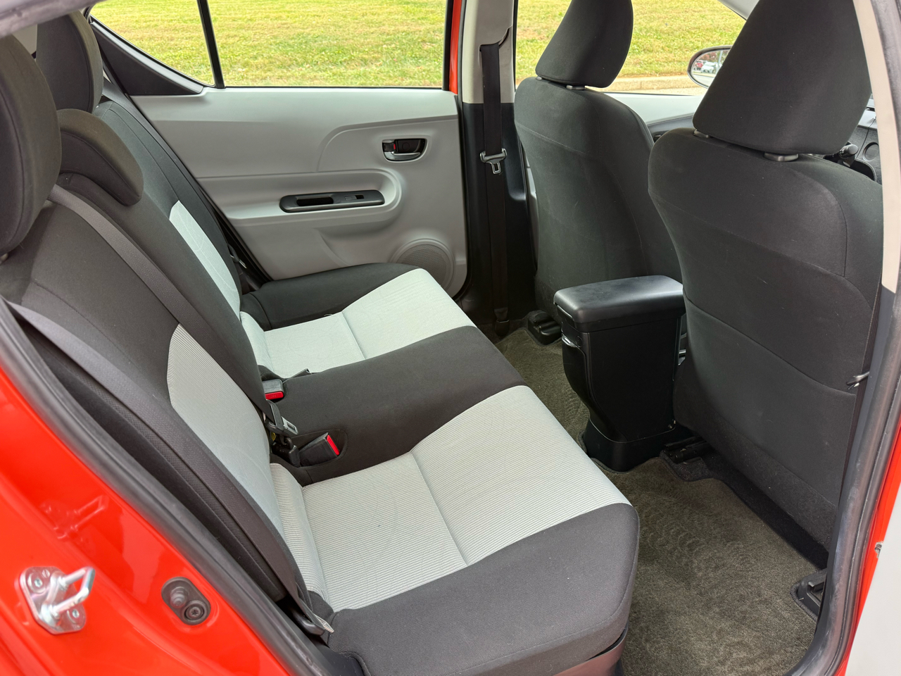 Toyota Prius c 5dr HB Three (Natl) 2014 Toyota Prius c 5dr HB Three (Natl) 2014