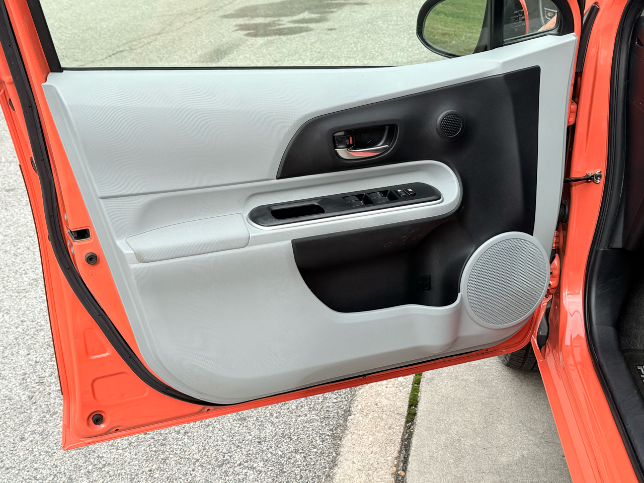 Toyota Prius c 5dr HB Three (Natl) 2014 Toyota Prius c 5dr HB Three (Natl) 2014