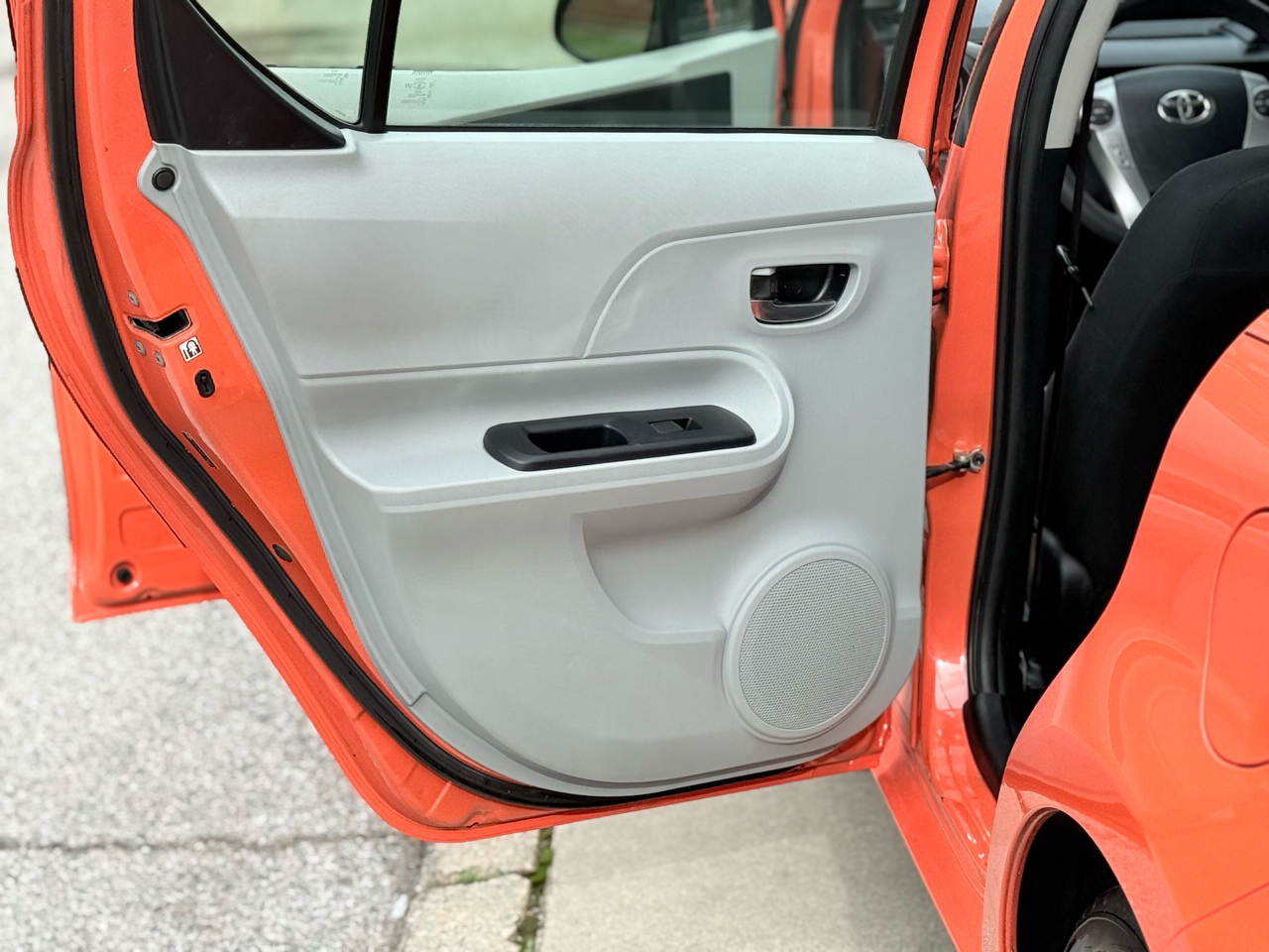 Toyota Prius c 5dr HB Three (Natl) 2014 Toyota Prius c 5dr HB Three (Natl) 2014