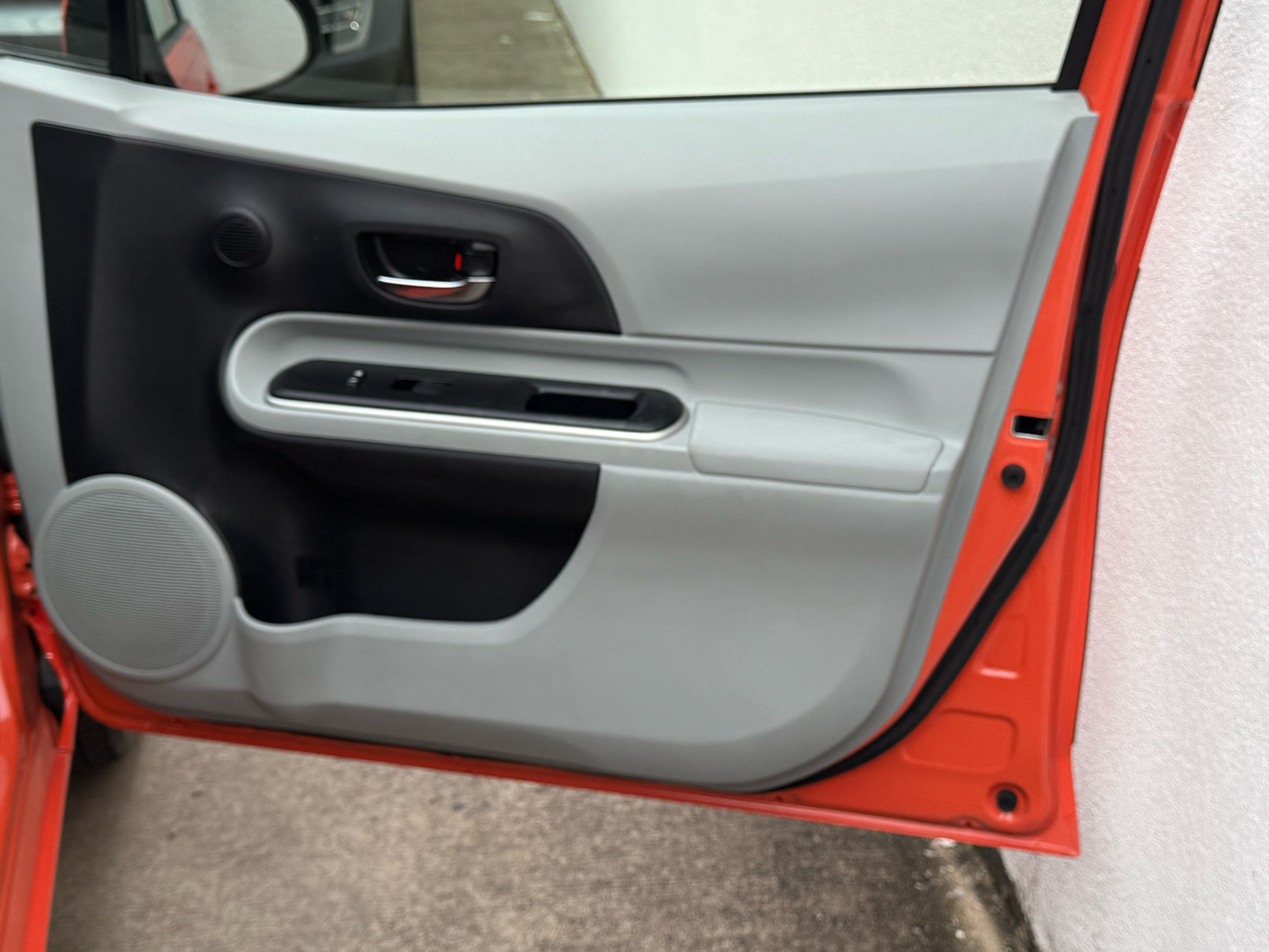 Toyota Prius c 5dr HB Three (Natl) 2014 Toyota Prius c 5dr HB Three (Natl) 2014