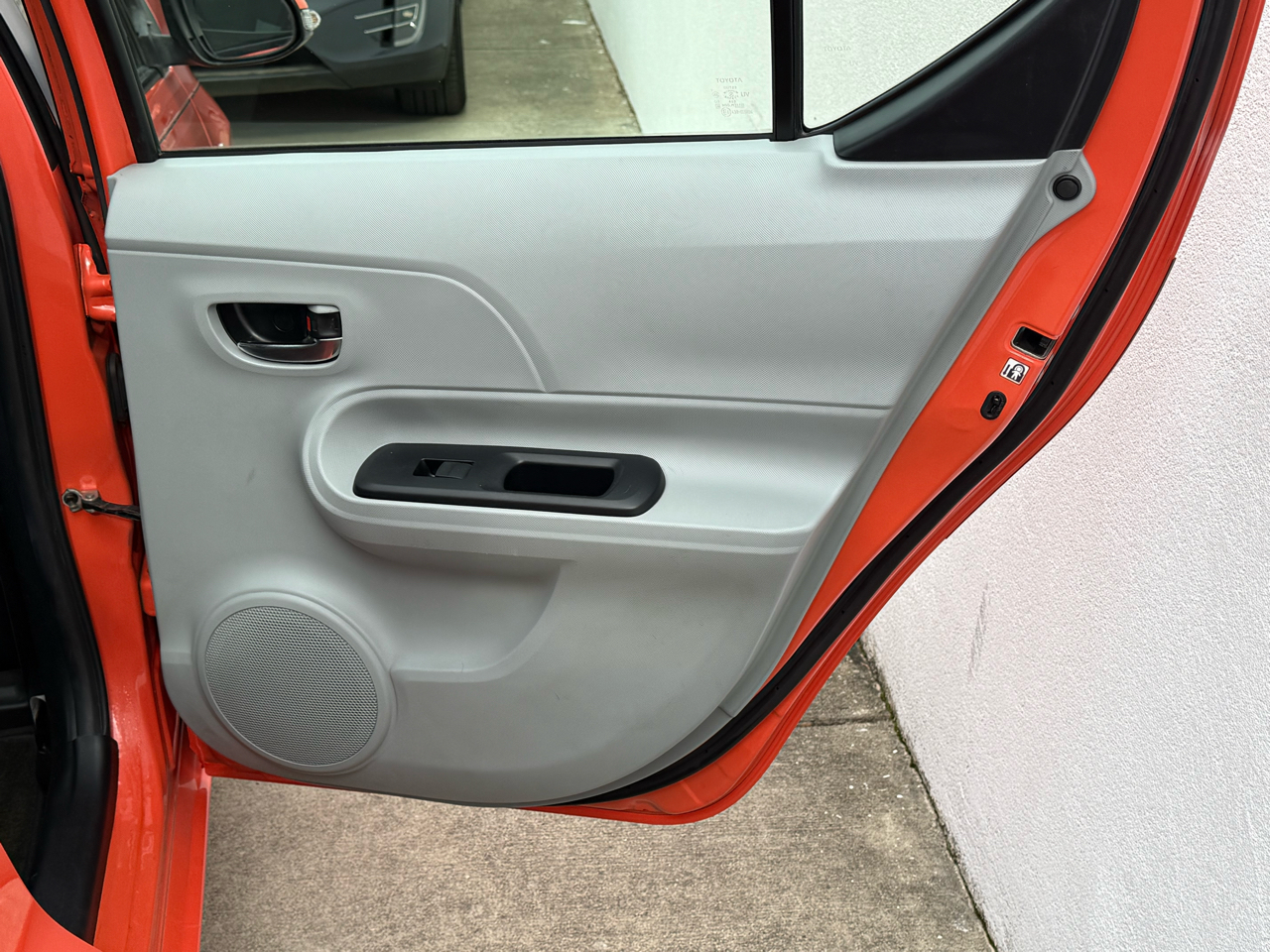 Toyota Prius c 5dr HB Three (Natl) 2014 Toyota Prius c 5dr HB Three (Natl) 2014