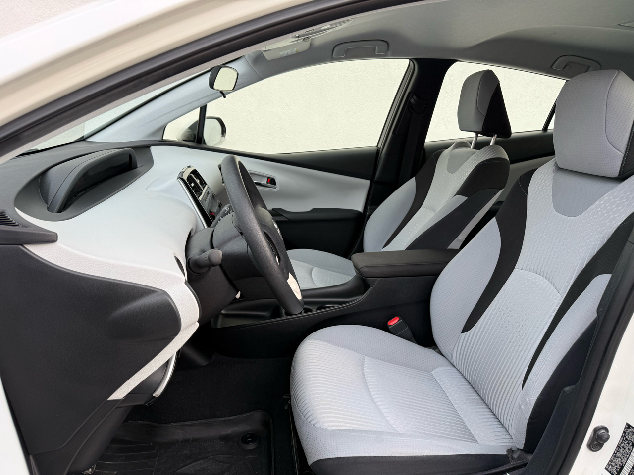 Toyota Prius Three Touring (Natl) 2018