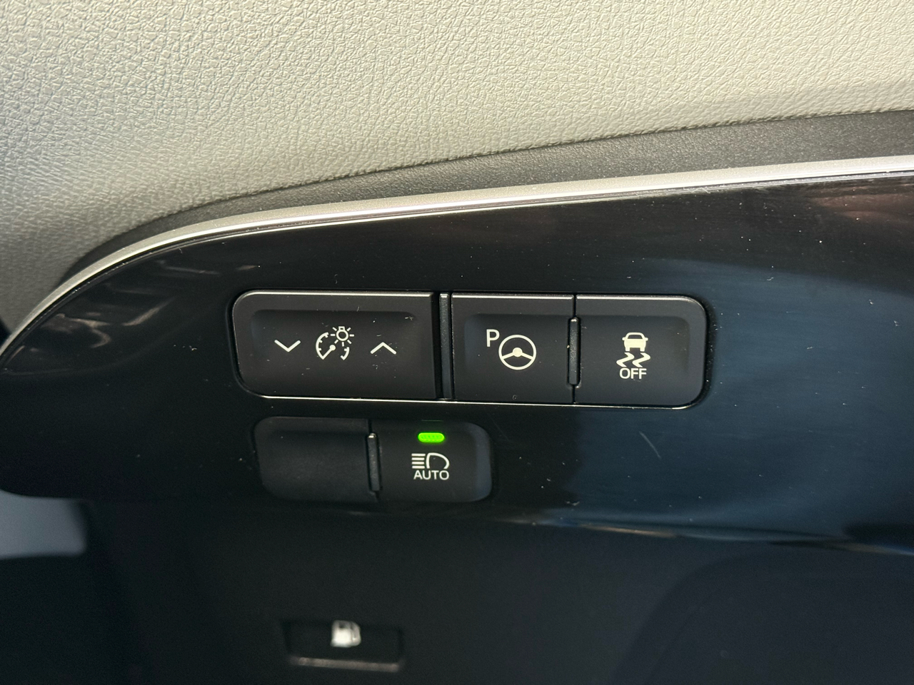 Toyota Prius Three Touring (Natl) 2018