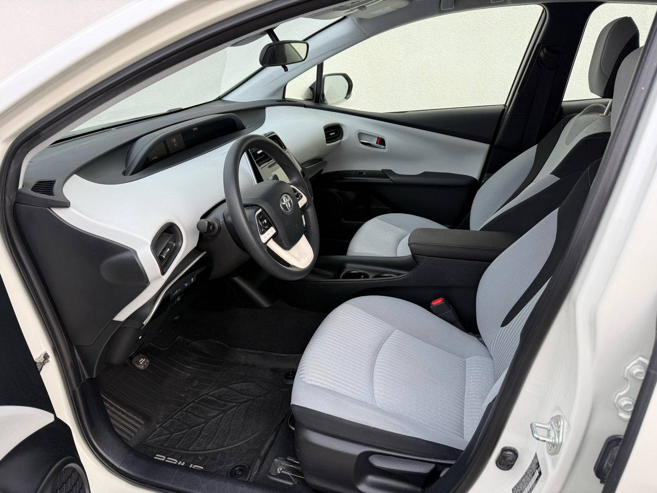 Toyota Prius Three Touring (Natl) 2018