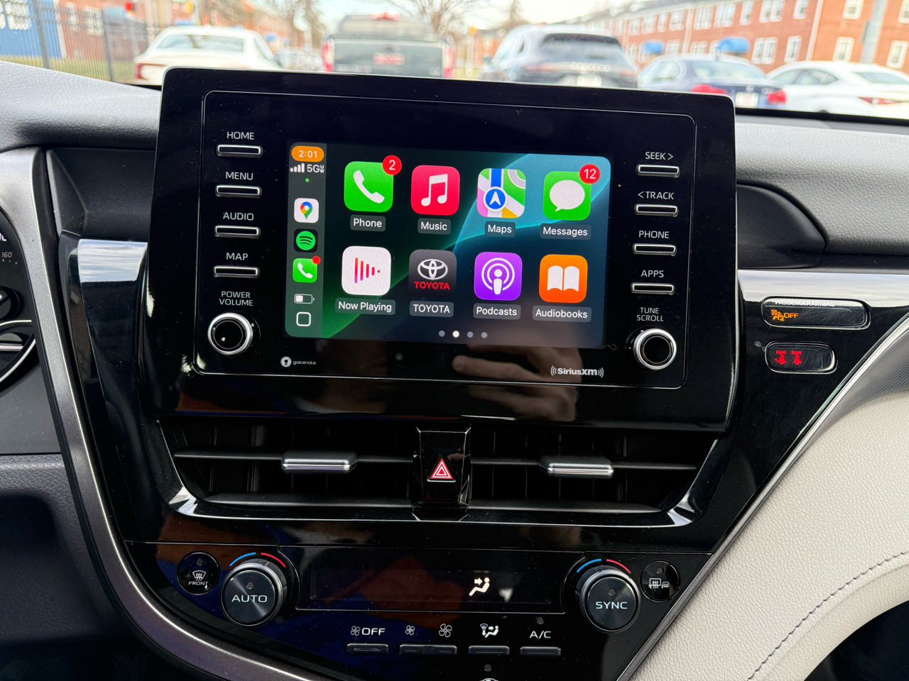 Toyota Camry SE Auto AWD (Natl) 2024