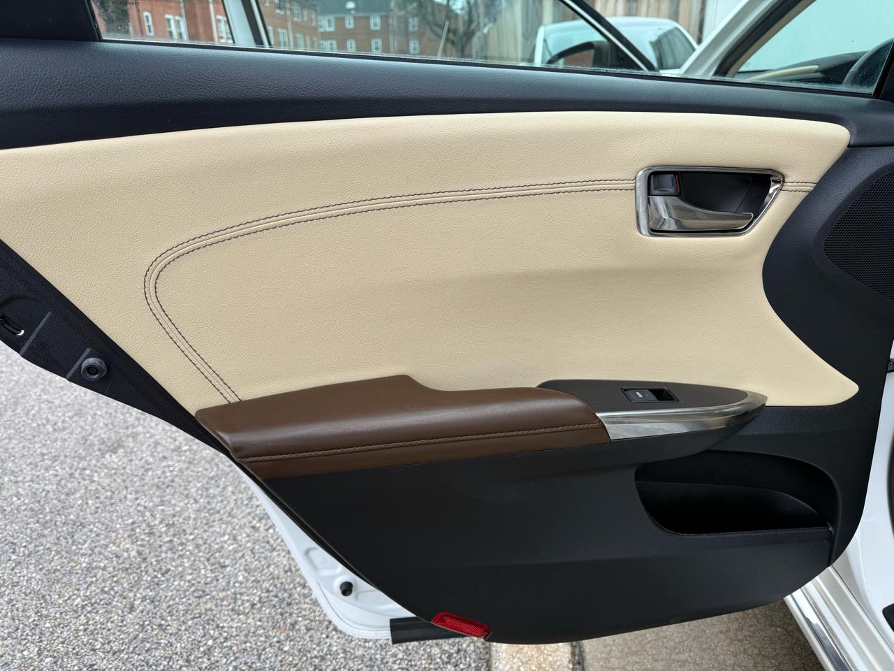 Toyota Avalon 4dr Sdn Limited (Natl) 2015