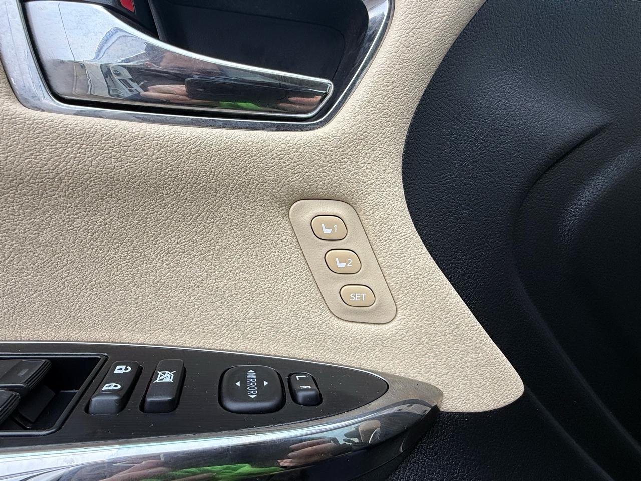 Toyota Avalon 4dr Sdn Limited (Natl) 2015