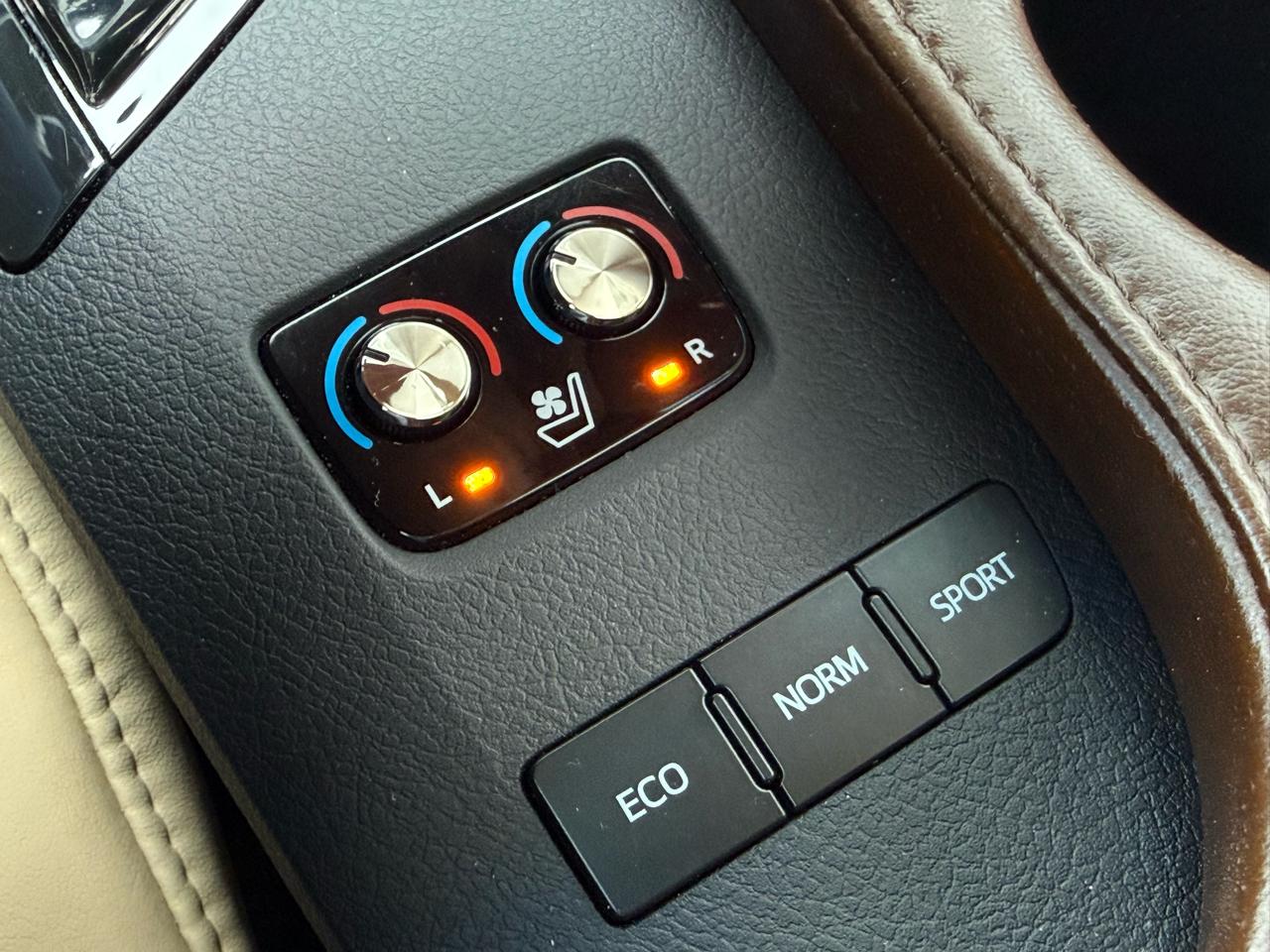 Toyota Avalon 4dr Sdn Limited (Natl) 2015