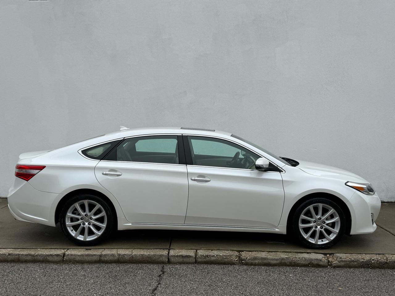 Toyota Avalon 4dr Sdn Limited (Natl) 2015