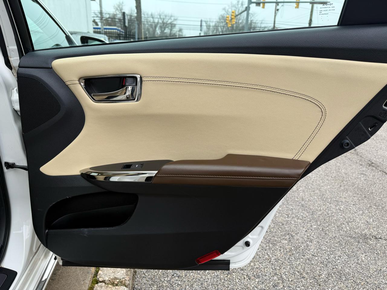 Toyota Avalon 4dr Sdn Limited (Natl) 2015