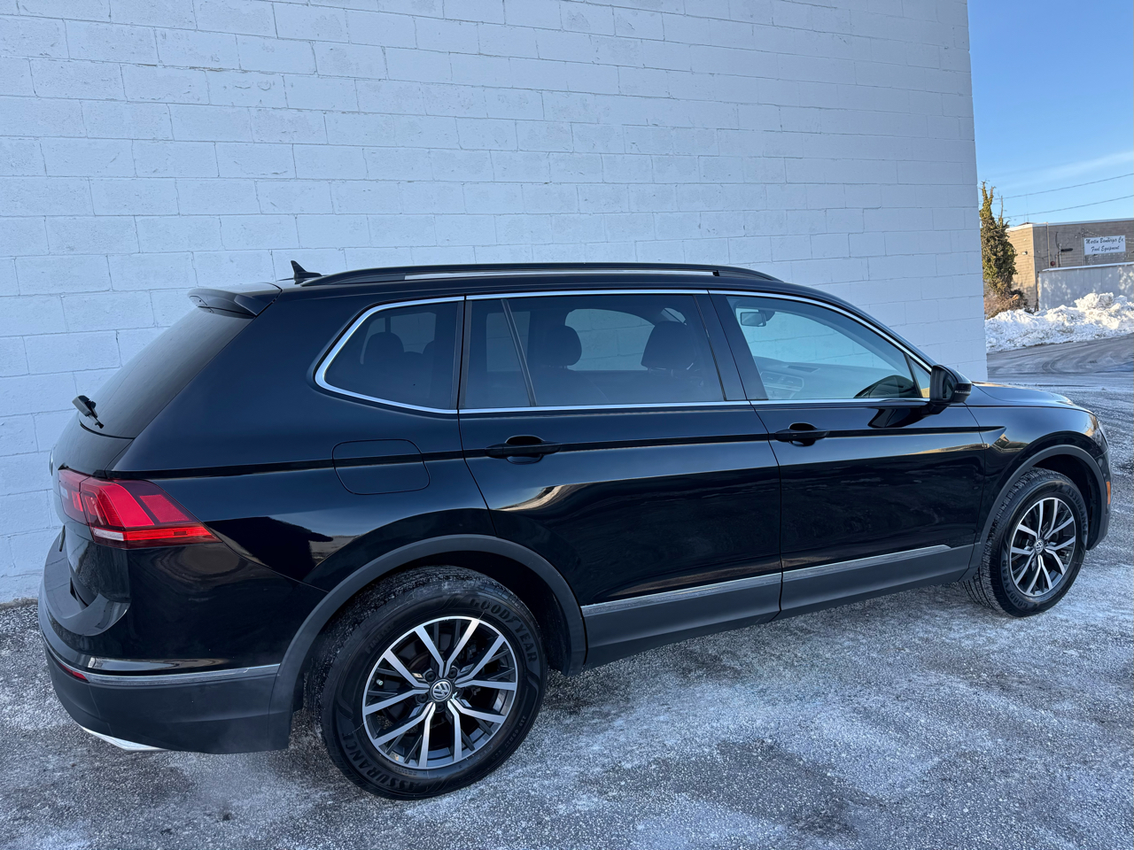 Volkswagen Tiguan 2.0T SE R-Line Black FWD 2020
