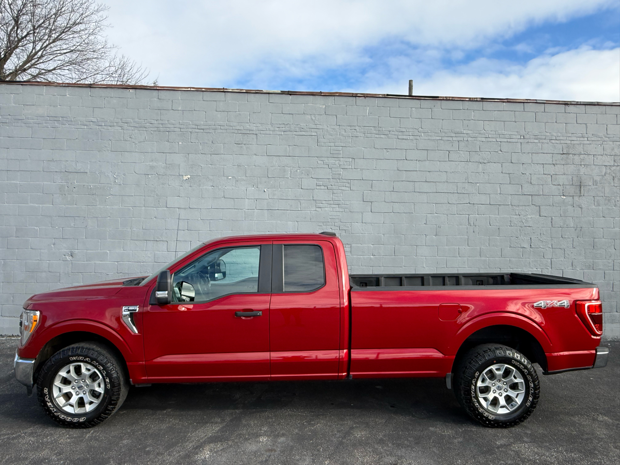Ford F-150 XLT 4WD SuperCab 8' Box 2021