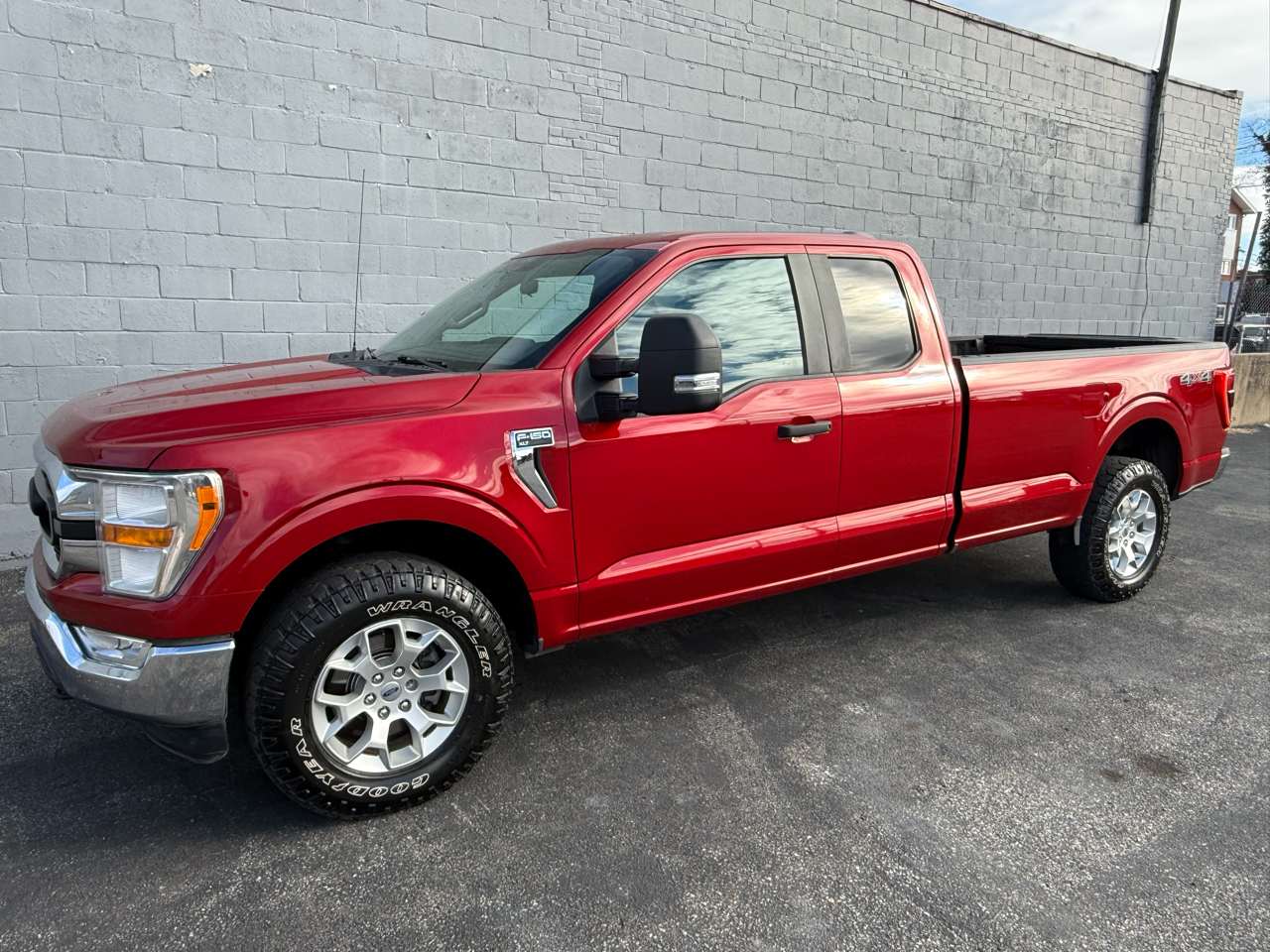 Ford F-150 XLT 4WD SuperCab 8' Box 2021