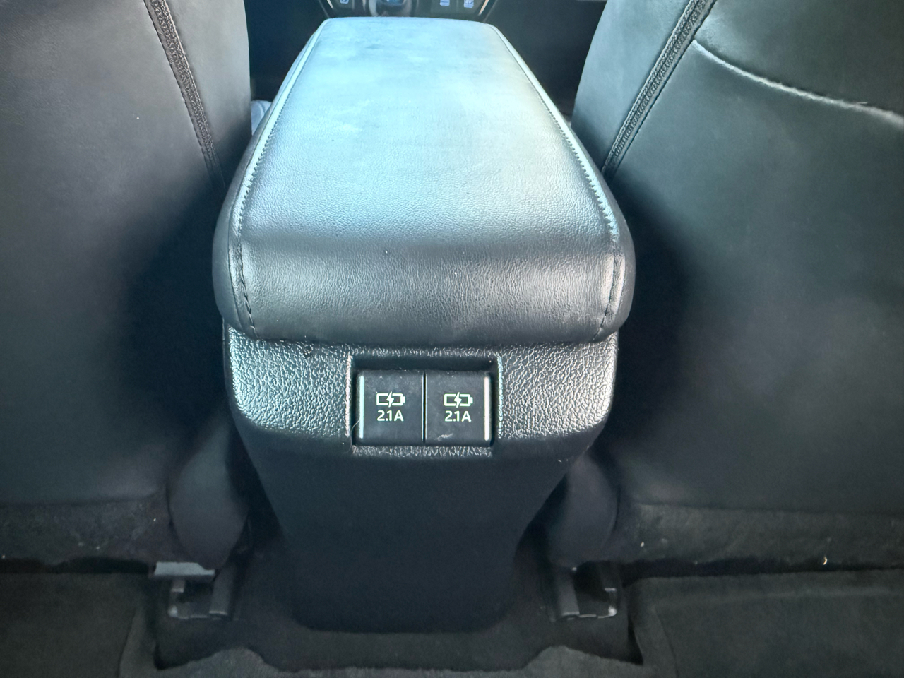 Toyota Prius XLE (Natl) 2021