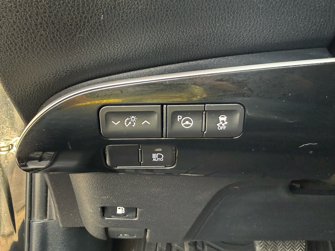 Toyota Prius XLE (Natl) 2021