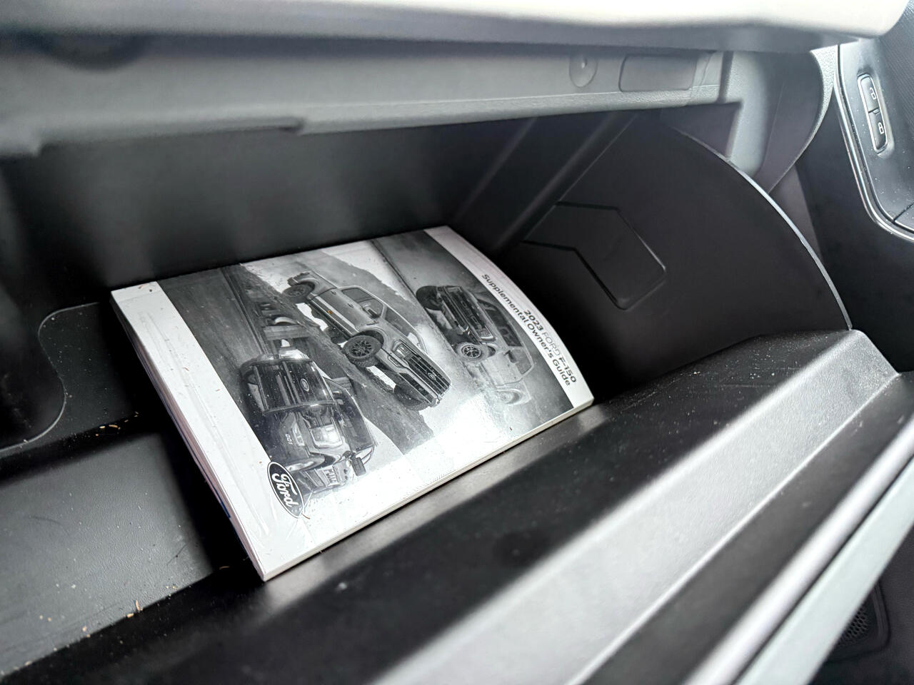 Ford F-150 XLT 2WD SuperCab 8' Box 2023