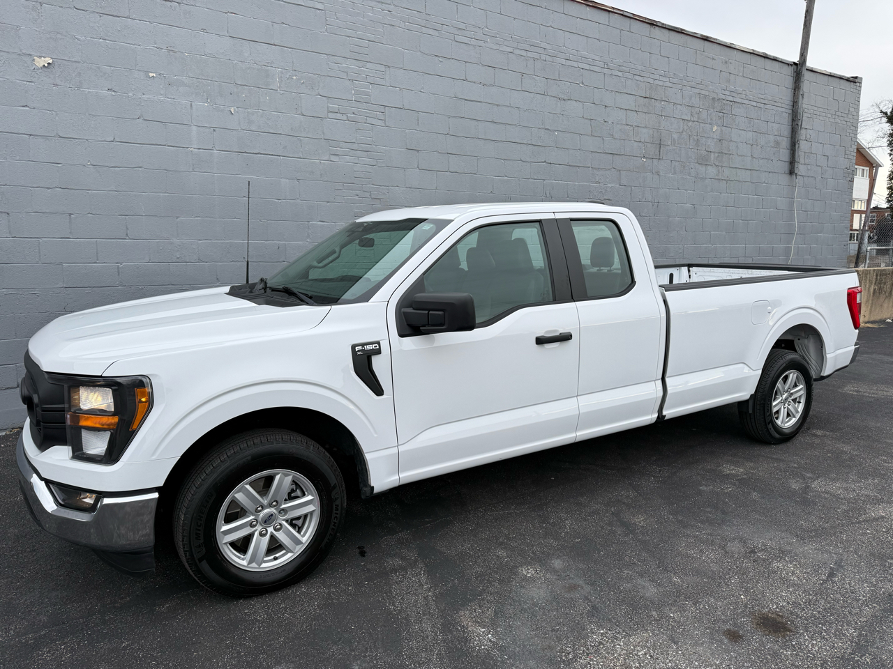 Ford F-150 XLT 2WD SuperCab 8' Box 2023