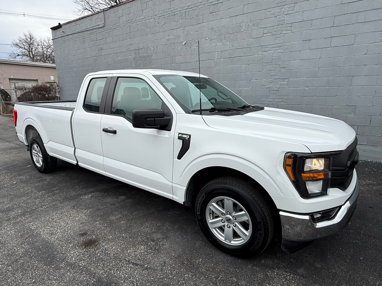 Ford F-150 XLT 2WD SuperCab 8' Box 2023