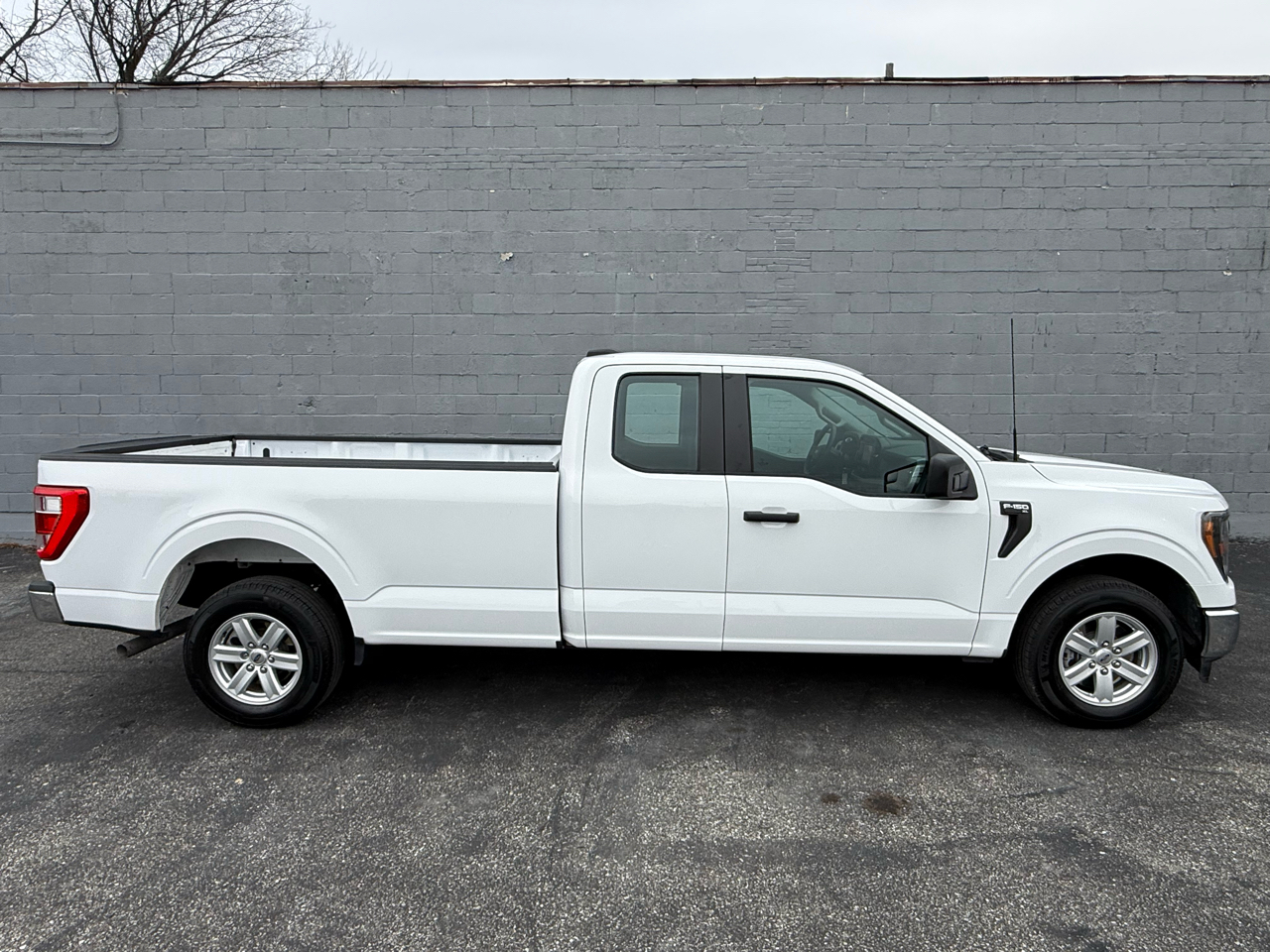 Ford F-150 XLT 2WD SuperCab 8' Box 2023