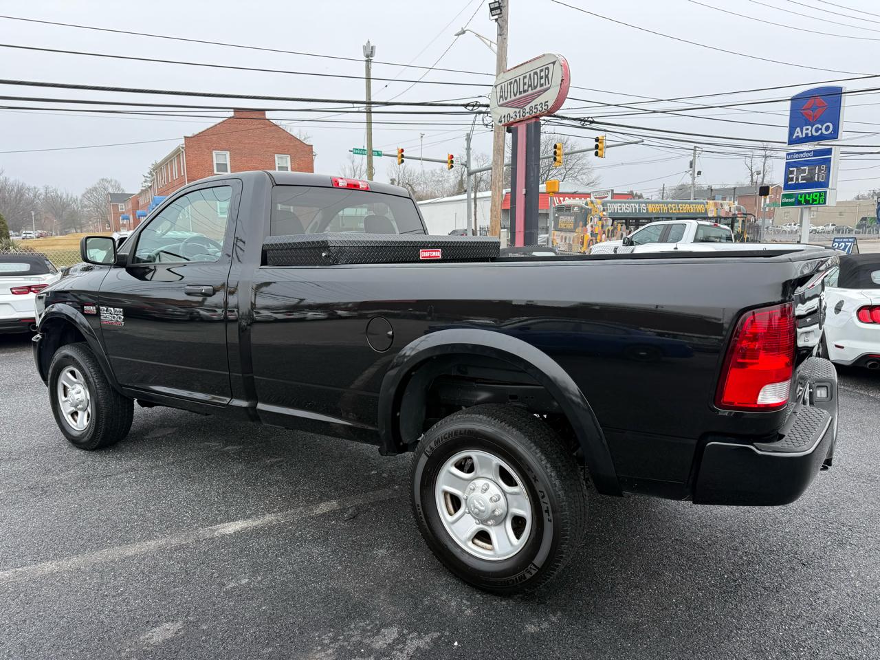 RAM 2500 Tradesman 4x4 Reg Cab 8' Box 2017