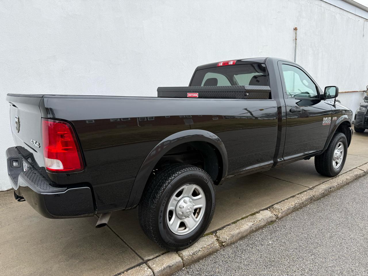 RAM 2500 Tradesman 4x4 Reg Cab 8' Box 2017