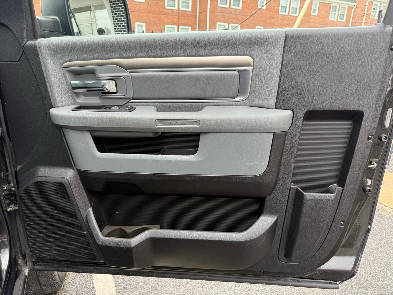 RAM 2500 Tradesman 4x4 Reg Cab 8' Box 2017