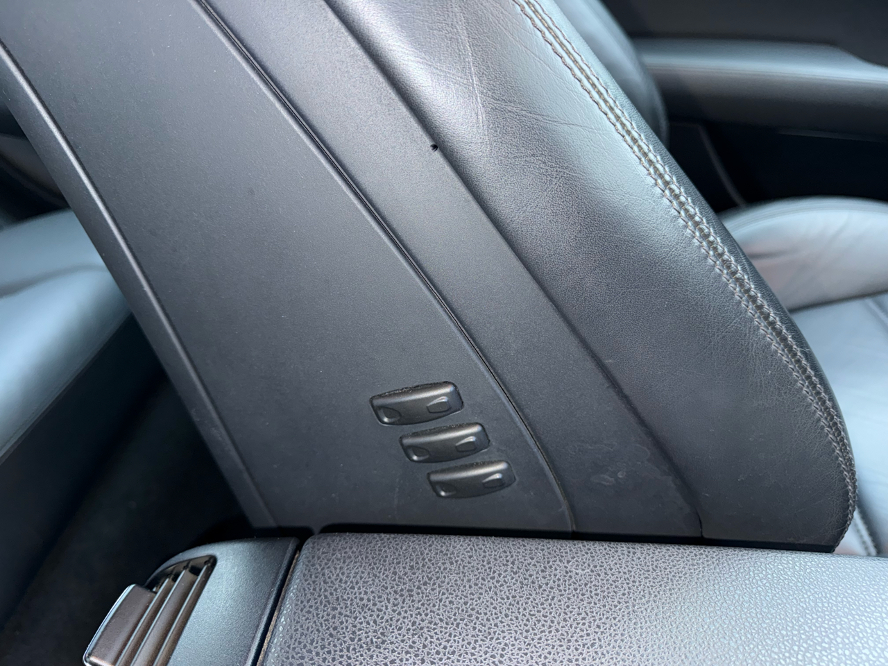 Mercedes-Benz C-Class 4dr Sdn 6.3L AMG RWD 2009