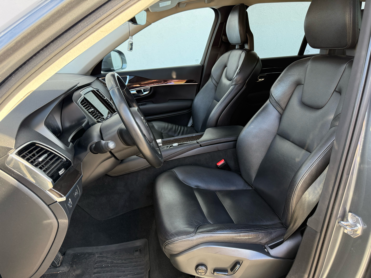 Volvo XC90 T6 AWD 7-Passenger Momentum 2017