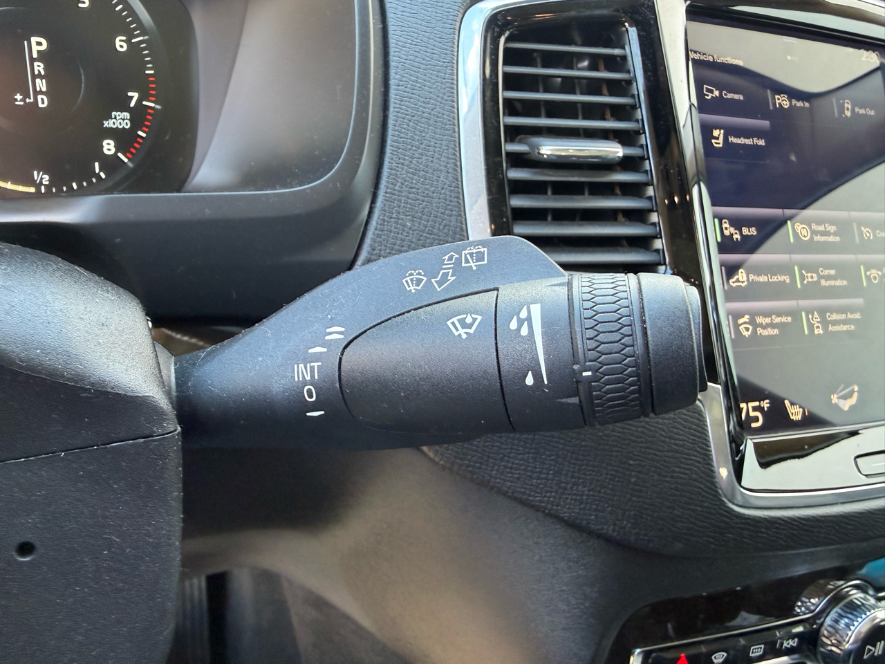 Volvo XC90 T6 AWD 7-Passenger Momentum 2017