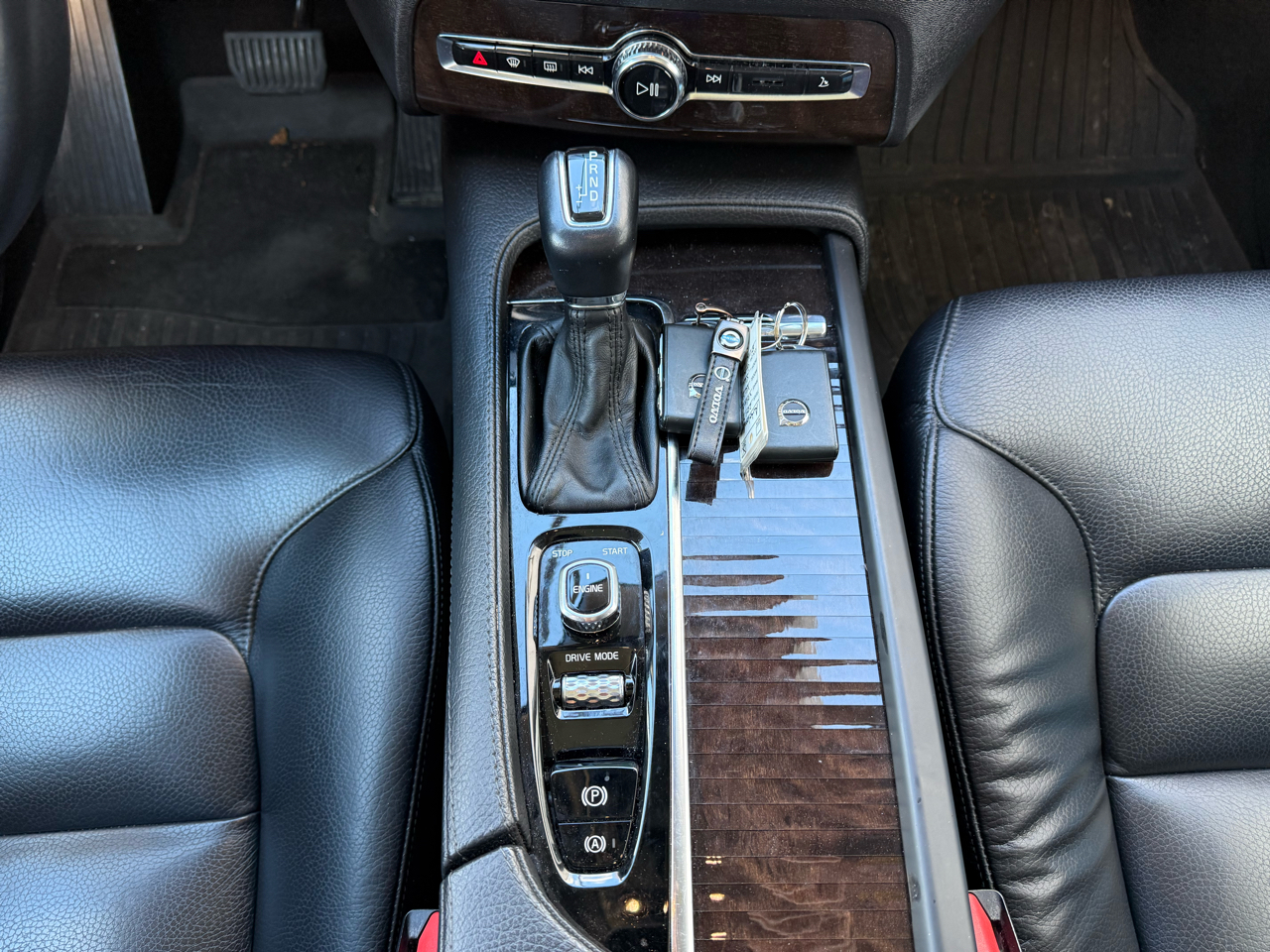 Volvo XC90 T6 AWD 7-Passenger Momentum 2017