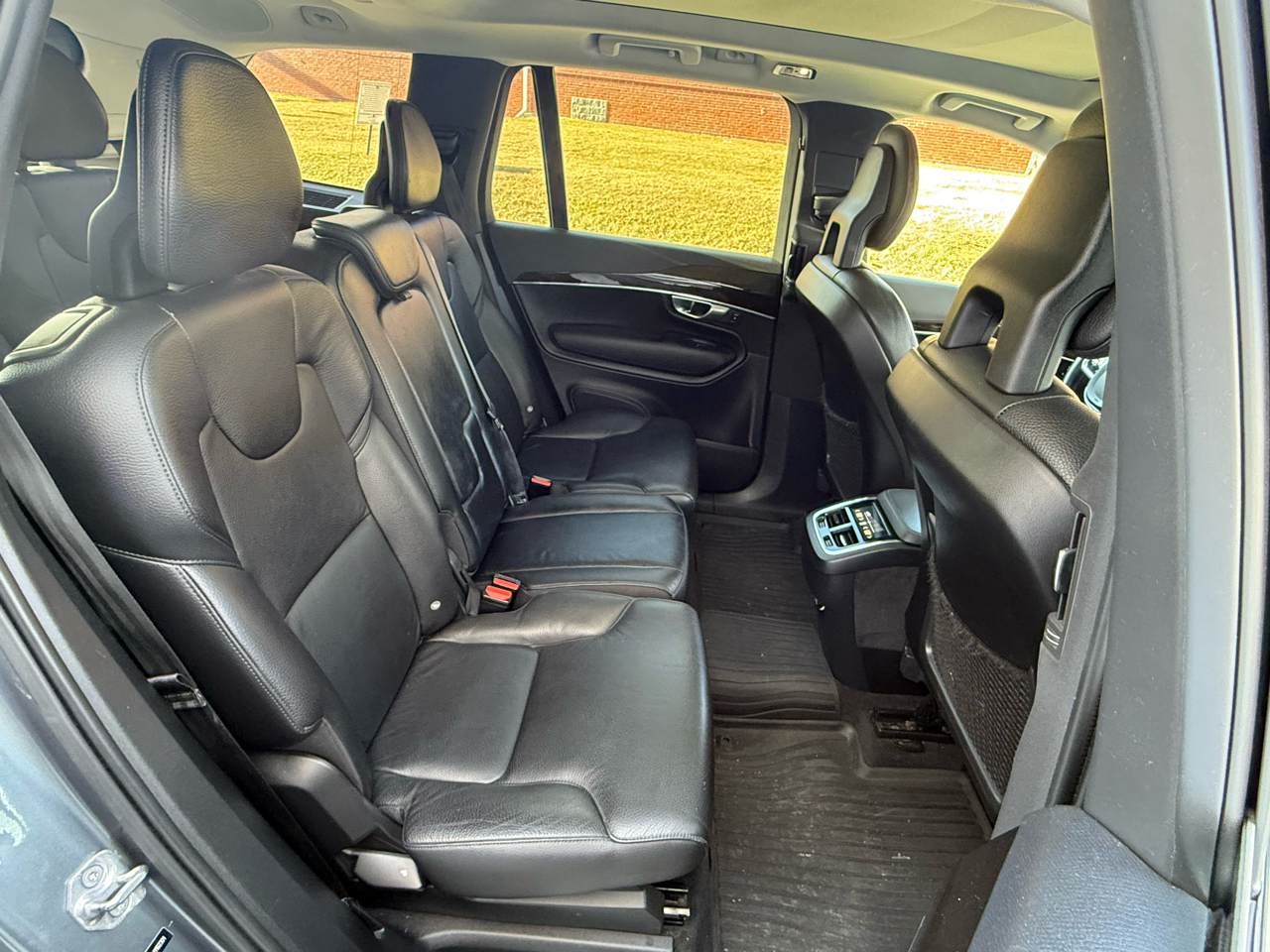 Volvo XC90 T6 AWD 7-Passenger Momentum 2017