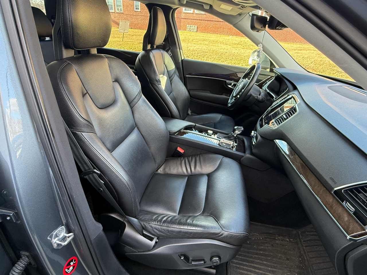 Volvo XC90 T6 AWD 7-Passenger Momentum 2017