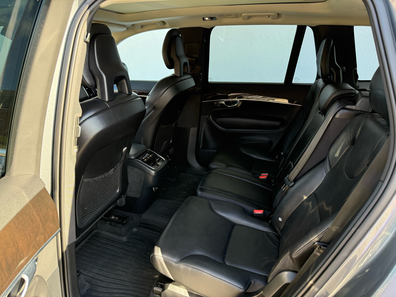 Volvo XC90 T6 AWD 7-Passenger Momentum 2017