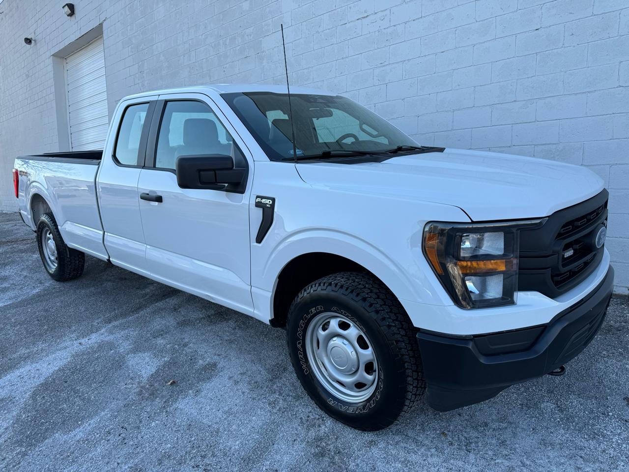 Ford F-150 XL 4WD SuperCab 8' Box 2023