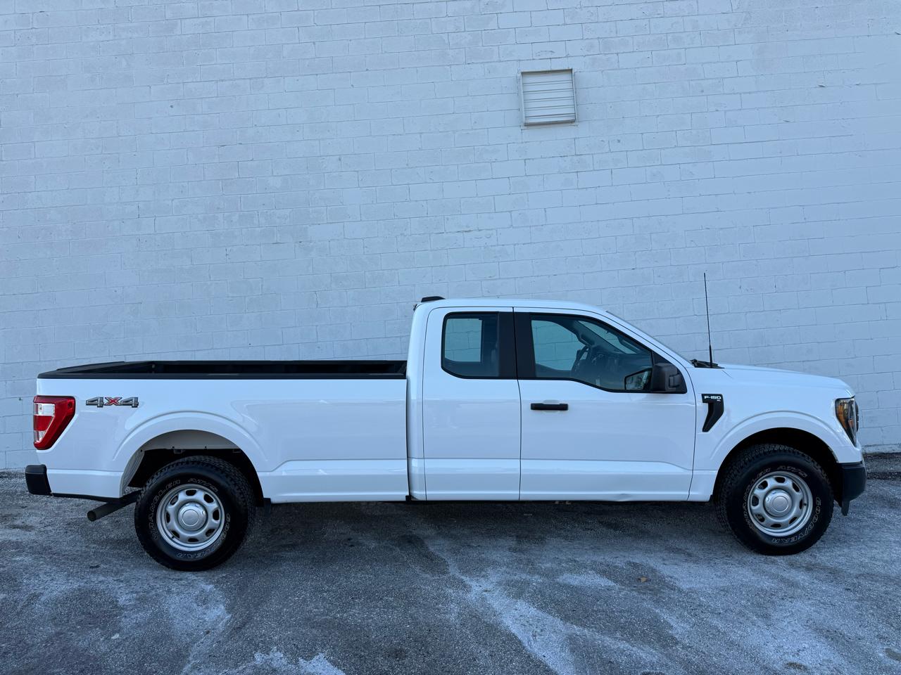 Ford F-150 XL 4WD SuperCab 8' Box 2023