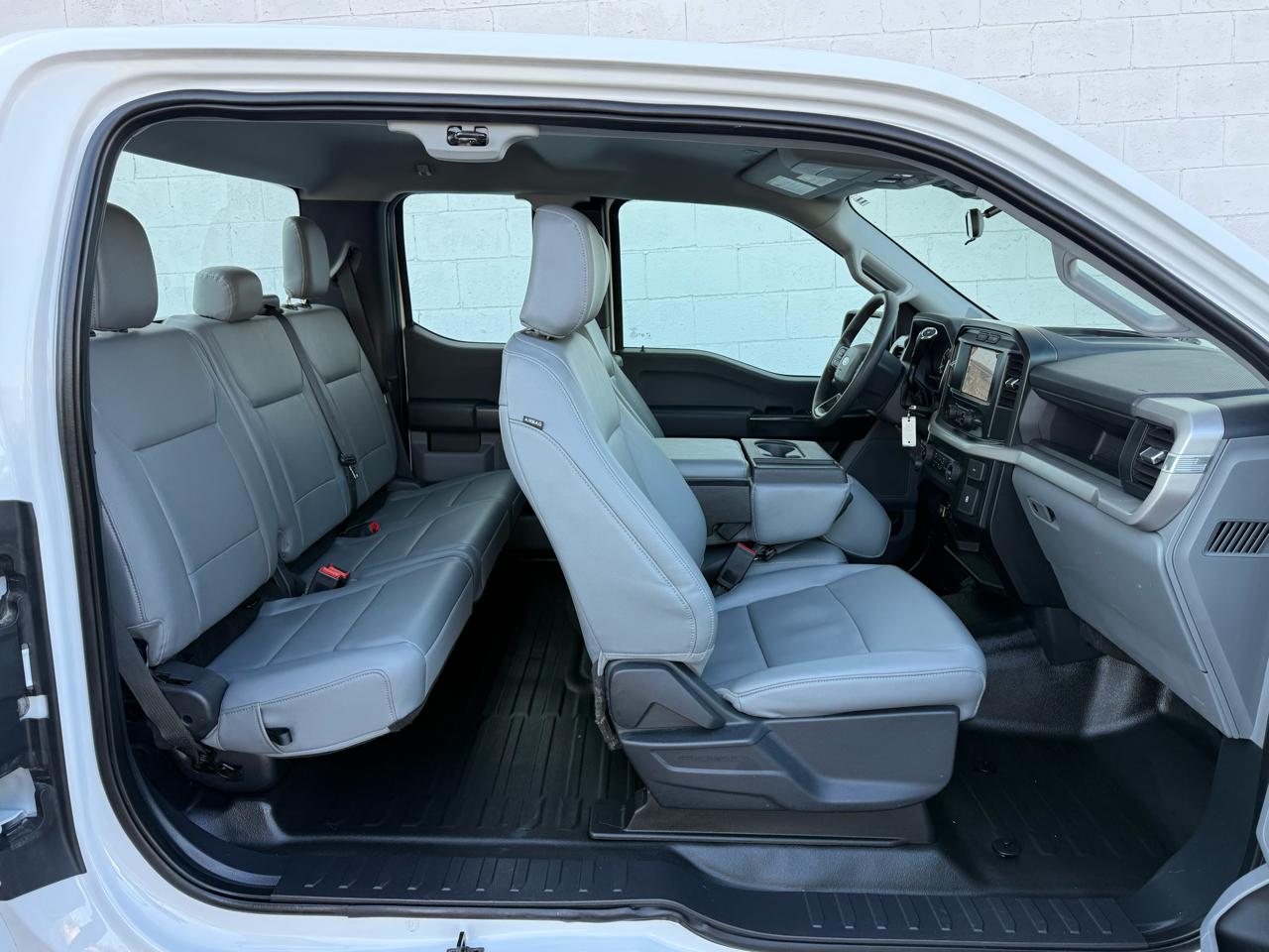 Ford F-150 XL 4WD SuperCab 8' Box 2023