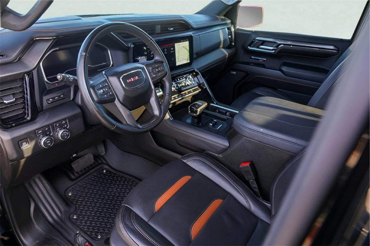 GMC Sierra 1500 4WD Crew Cab 147" AT4 2023