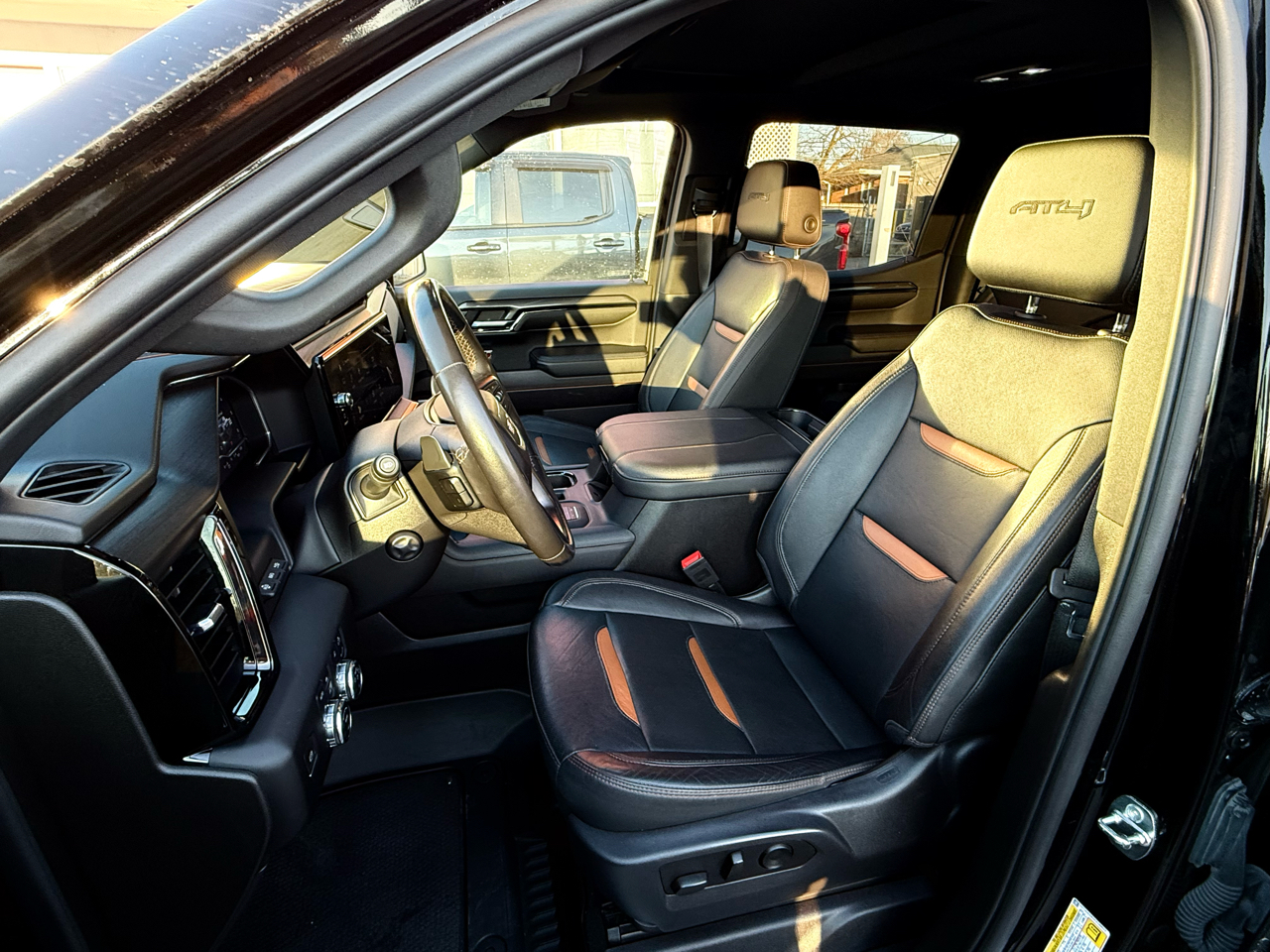 GMC Sierra 1500 4WD Crew Cab 147" AT4 2023