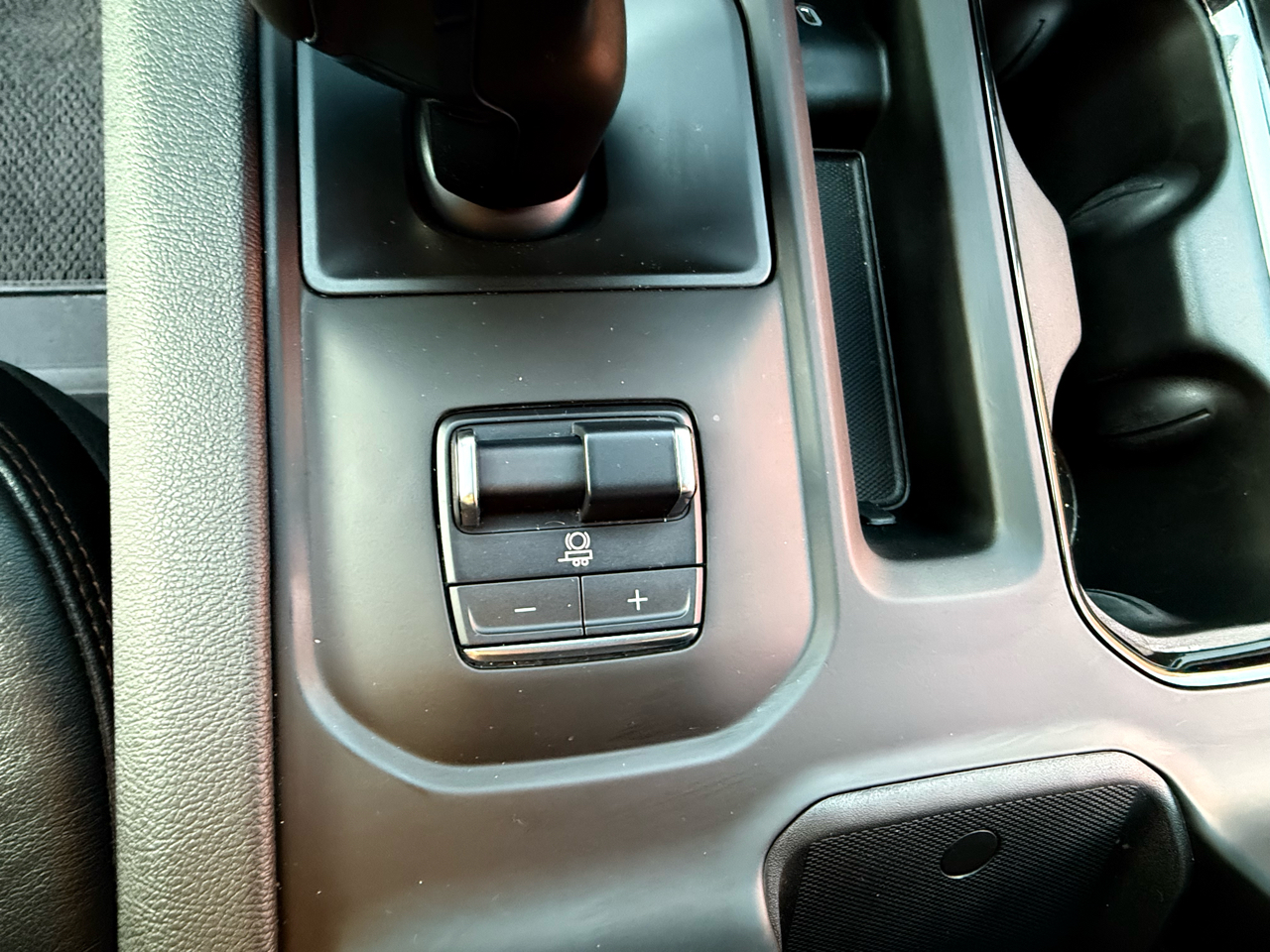 GMC Sierra 1500 4WD Crew Cab 147" AT4 2023