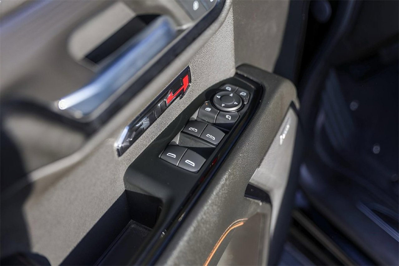 GMC Sierra 1500 4WD Crew Cab 147" AT4 2023