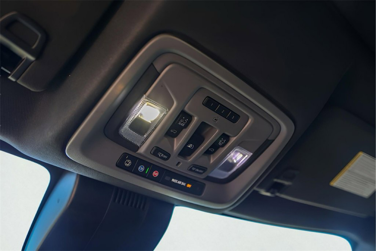 GMC Sierra 1500 4WD Crew Cab 147" AT4 2023