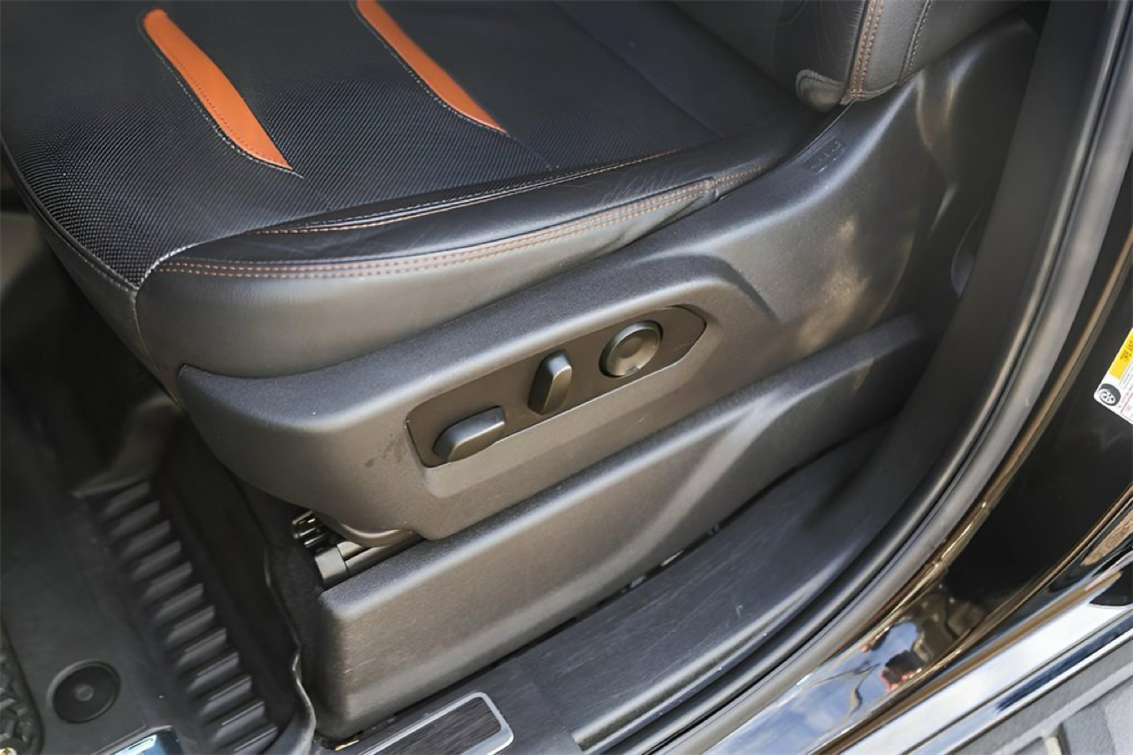 GMC Sierra 1500 4WD Crew Cab 147" AT4 2023