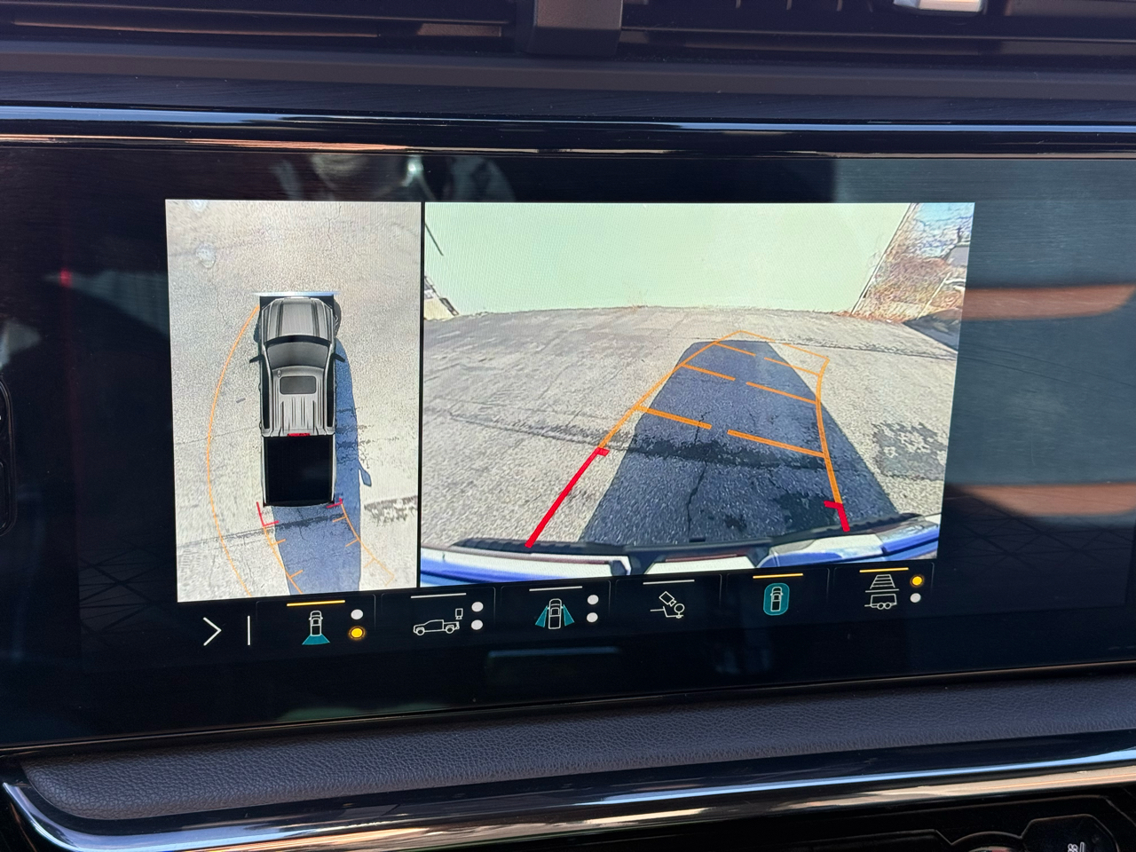 GMC Sierra 1500 4WD Crew Cab 147" AT4 2023