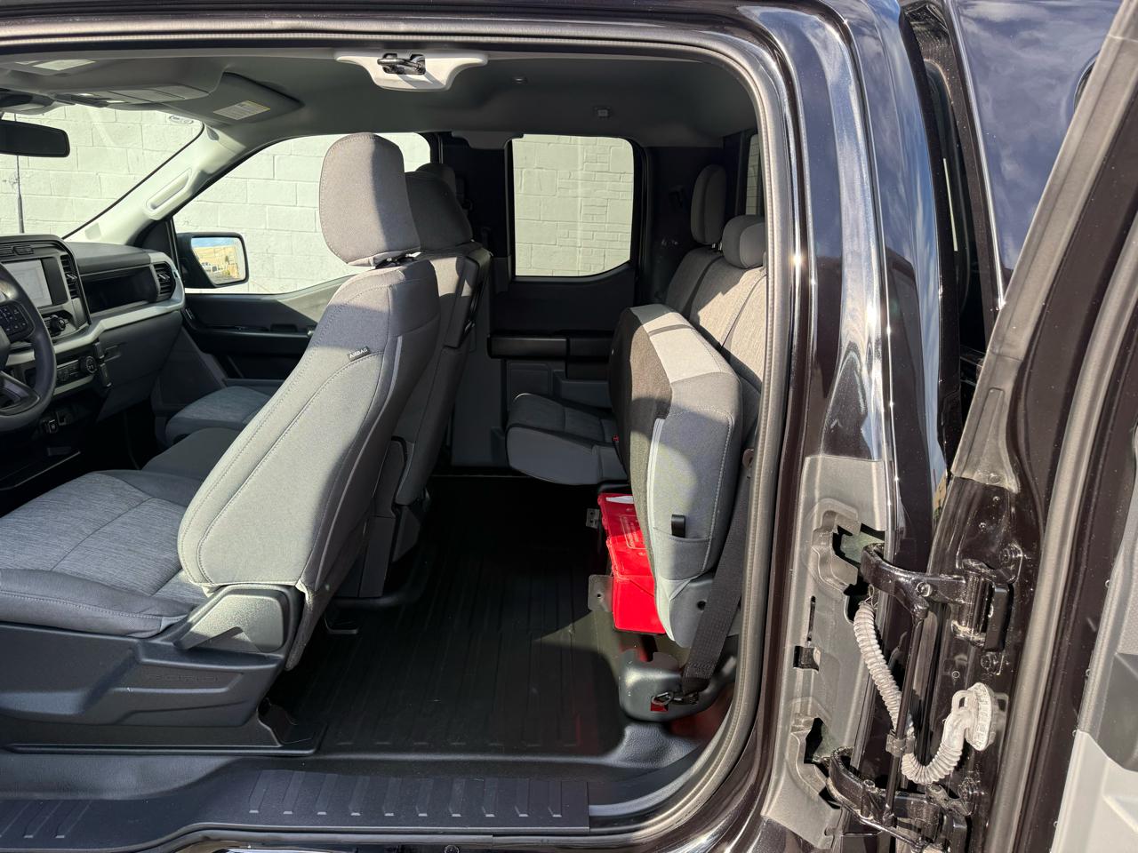 Ford F-150 XLT 2WD SuperCab 8' Box 2023