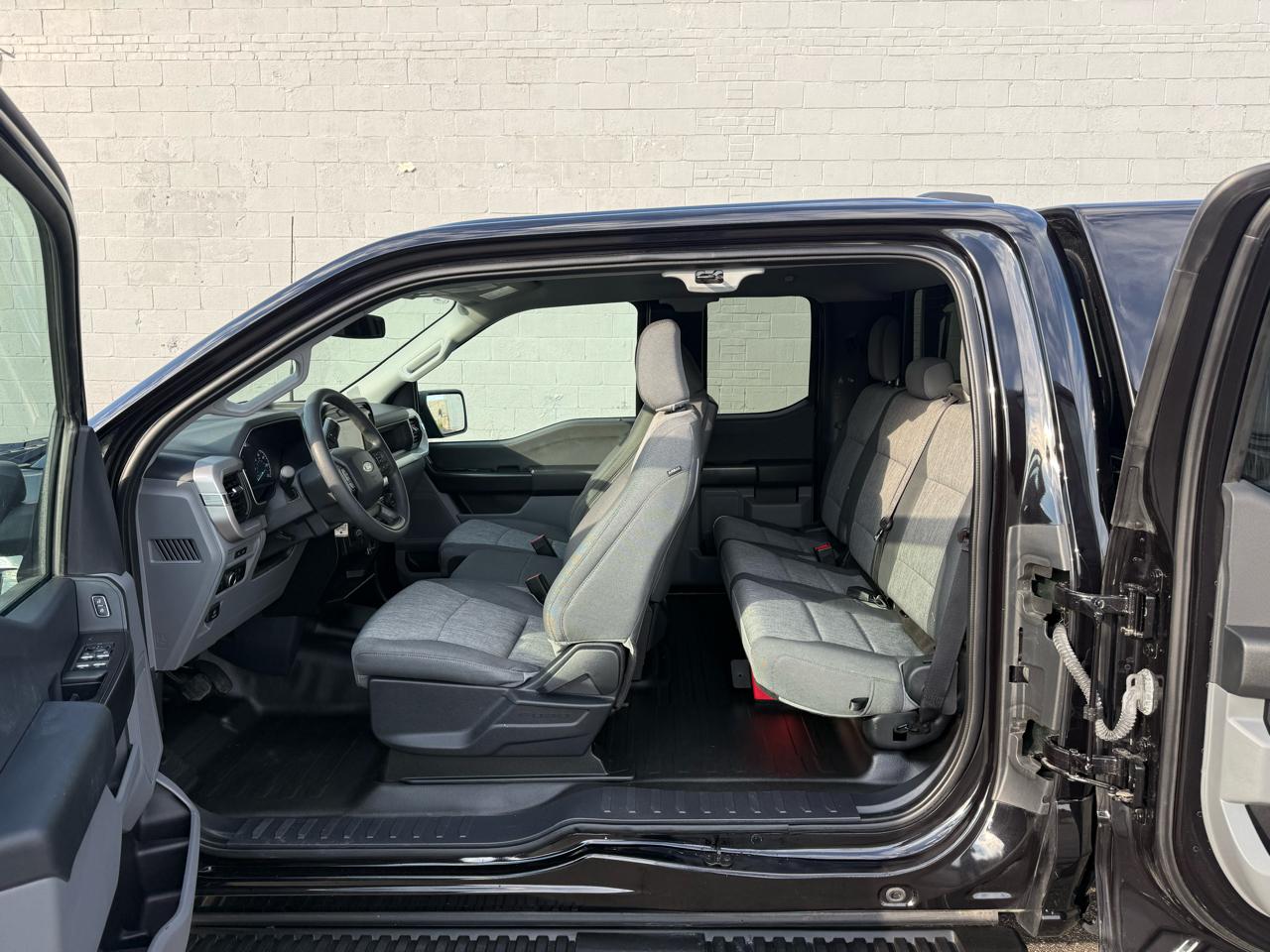 Ford F-150 XLT 2WD SuperCab 8' Box 2023