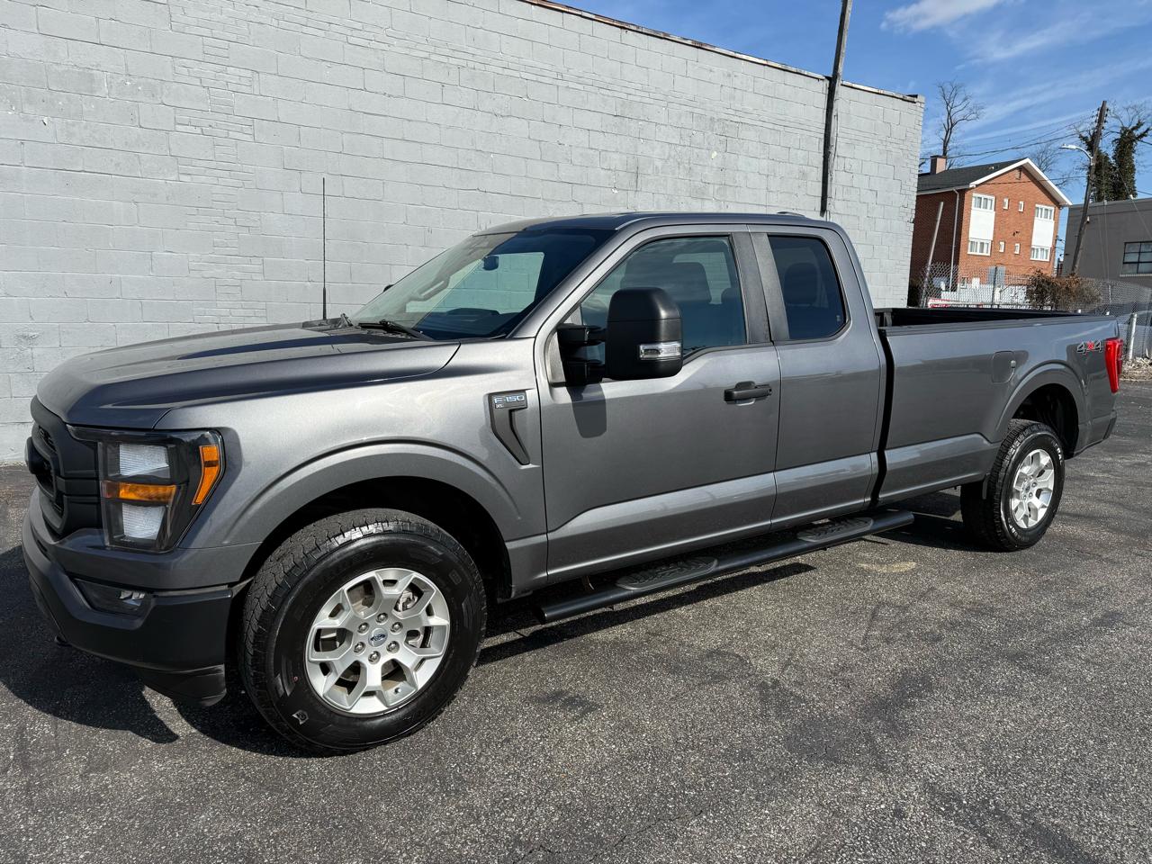 Ford F-150 XLT 4WD SuperCab 8' Box 2023