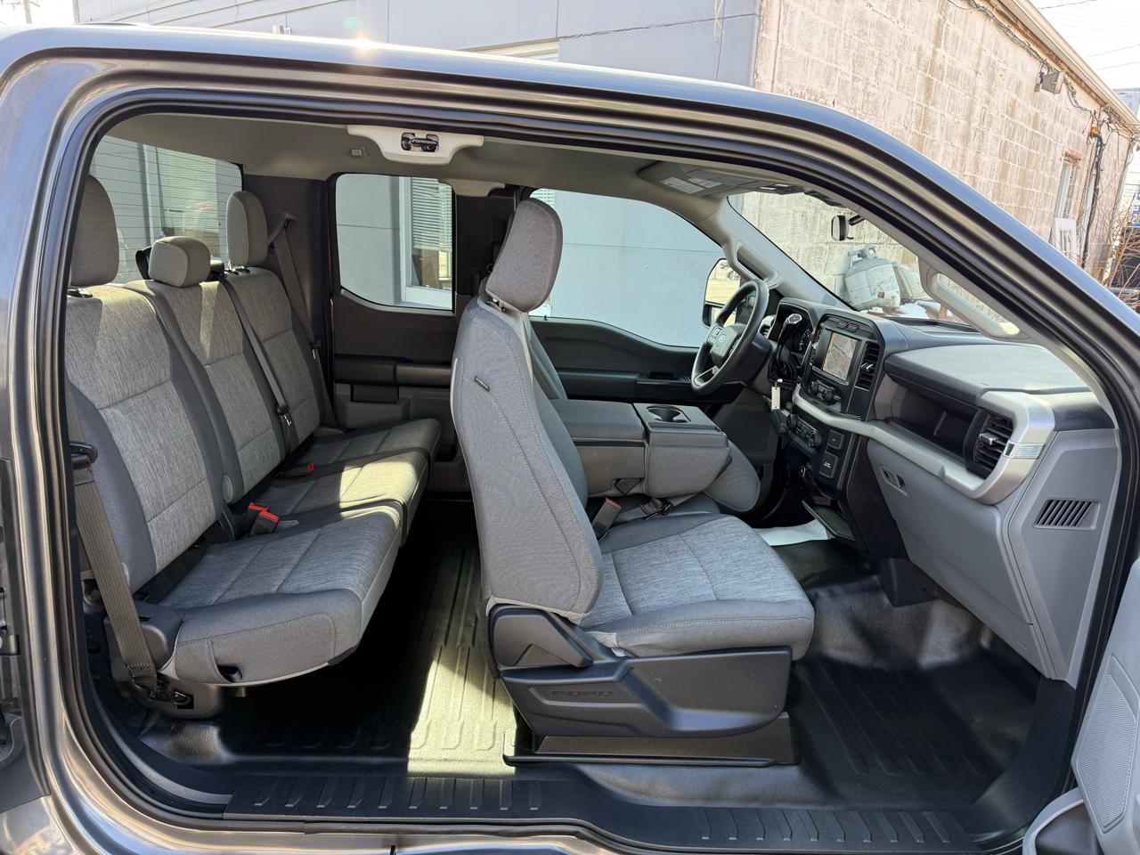 Ford F-150 XLT 4WD SuperCab 8' Box 2023